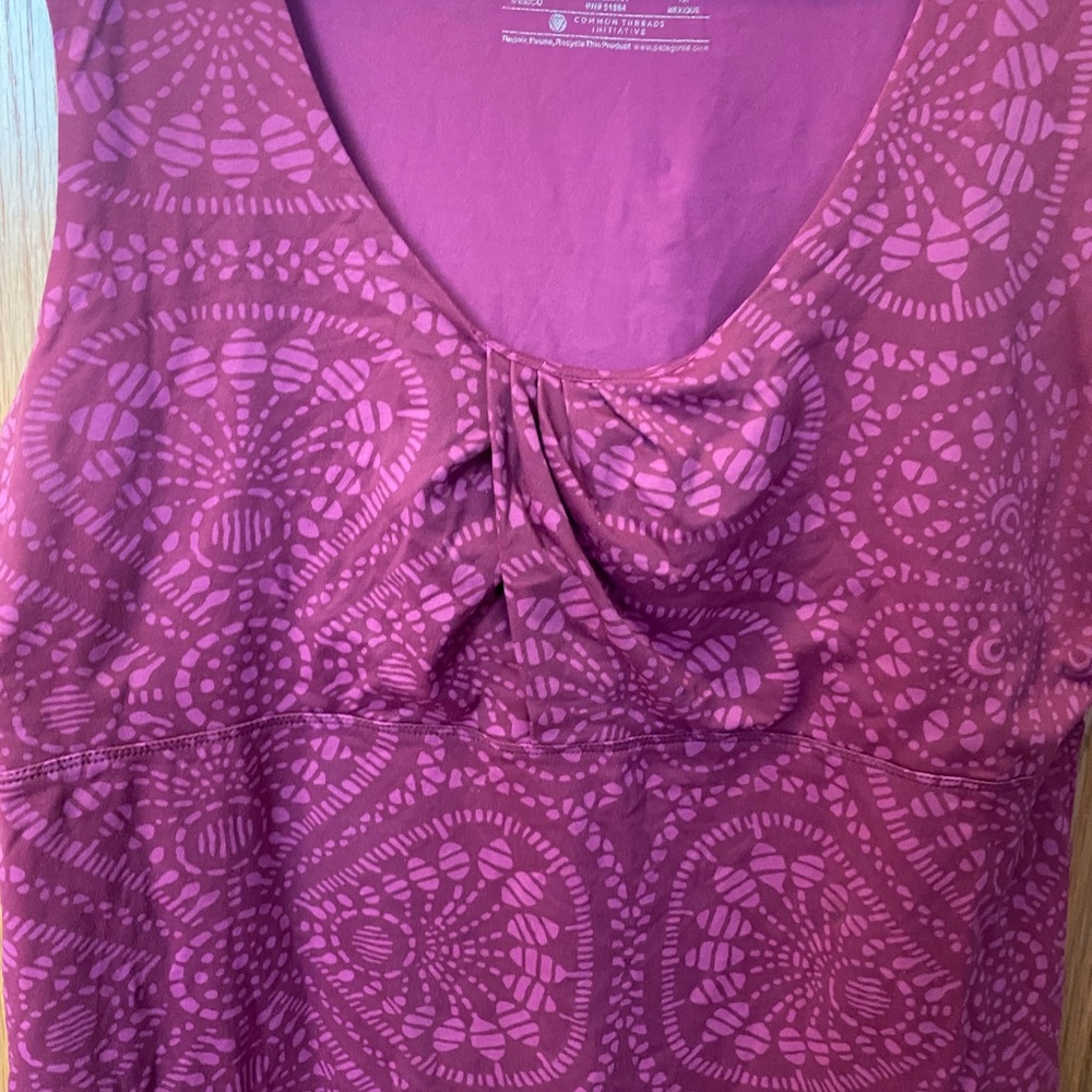 pantagonia Women Workout Top  size XL